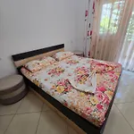 Faik Shehu Апартаменты Дуррес