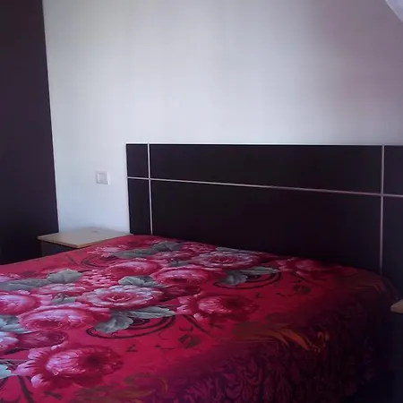 شقة Faik Shehu دراس