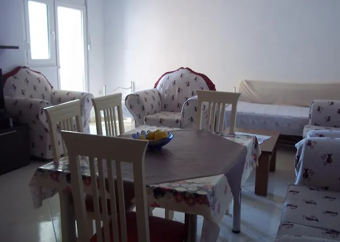 Faik Shehu 公寓 Durrës